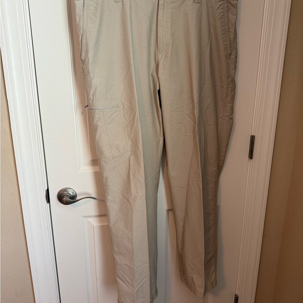 Columbia Tan Cargo Pants Lightweight Versatile